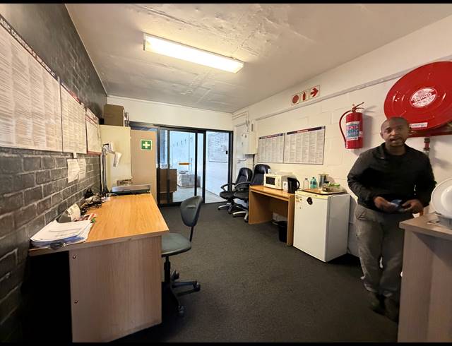 325M² WAREHOUSE TO LET IN AIRPORT INDUSTRIA